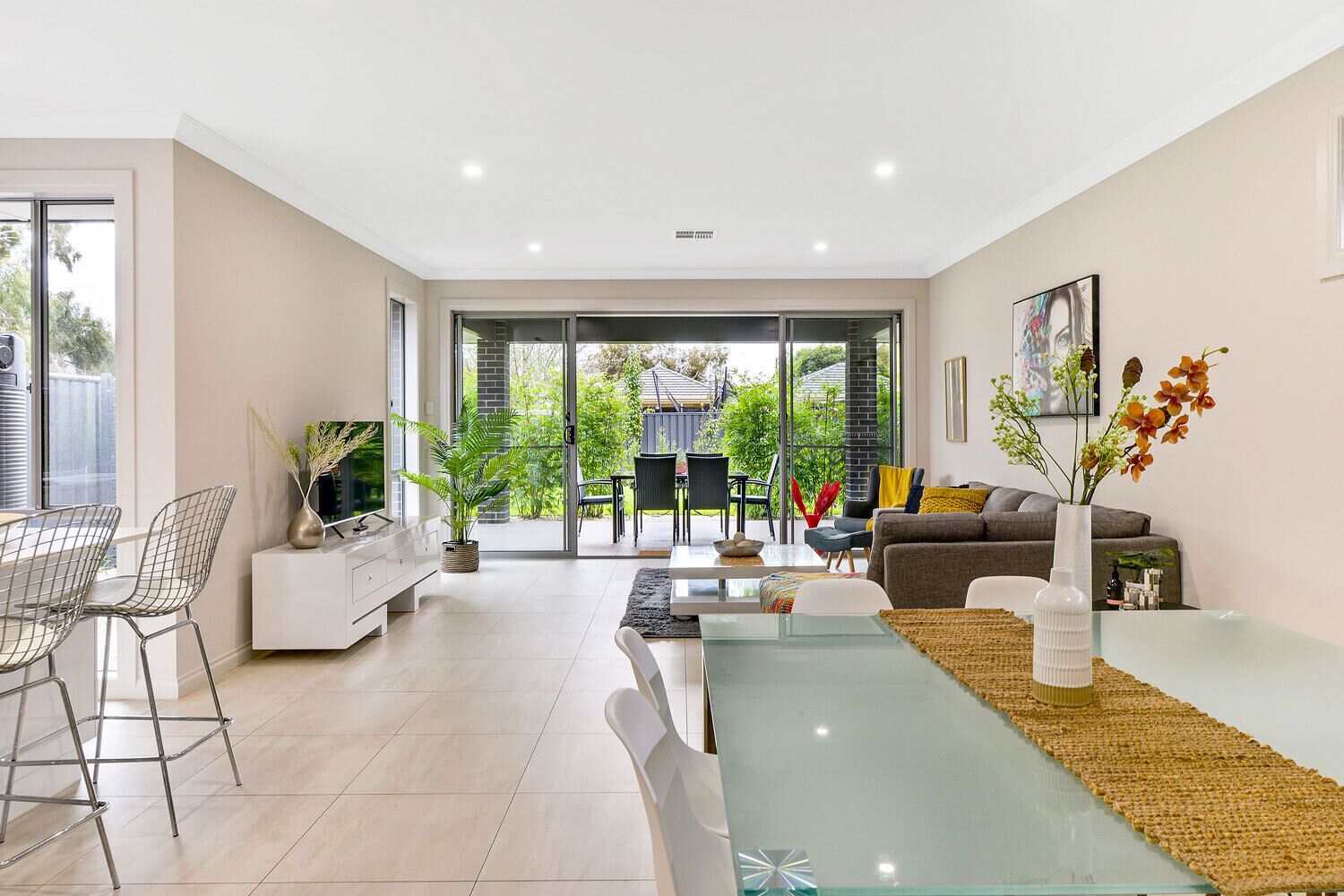 Modern Living in Great Location - Casa Kosma — image 11