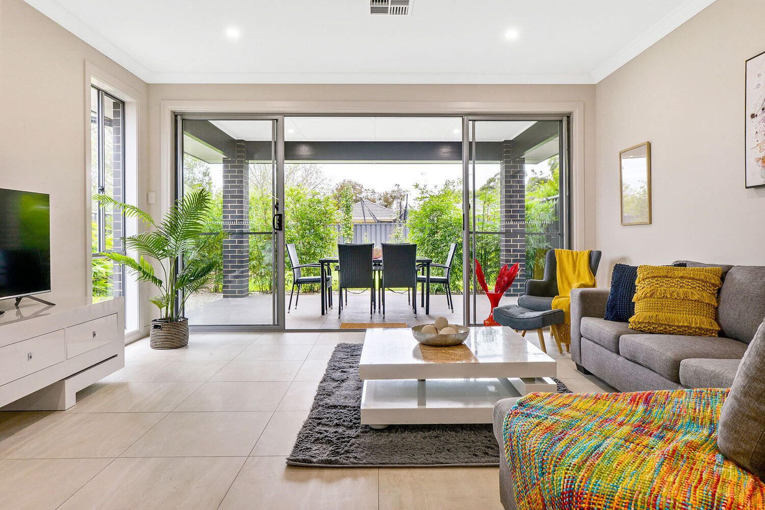 Modern Living in Great Location - Casa Kosma — image 7