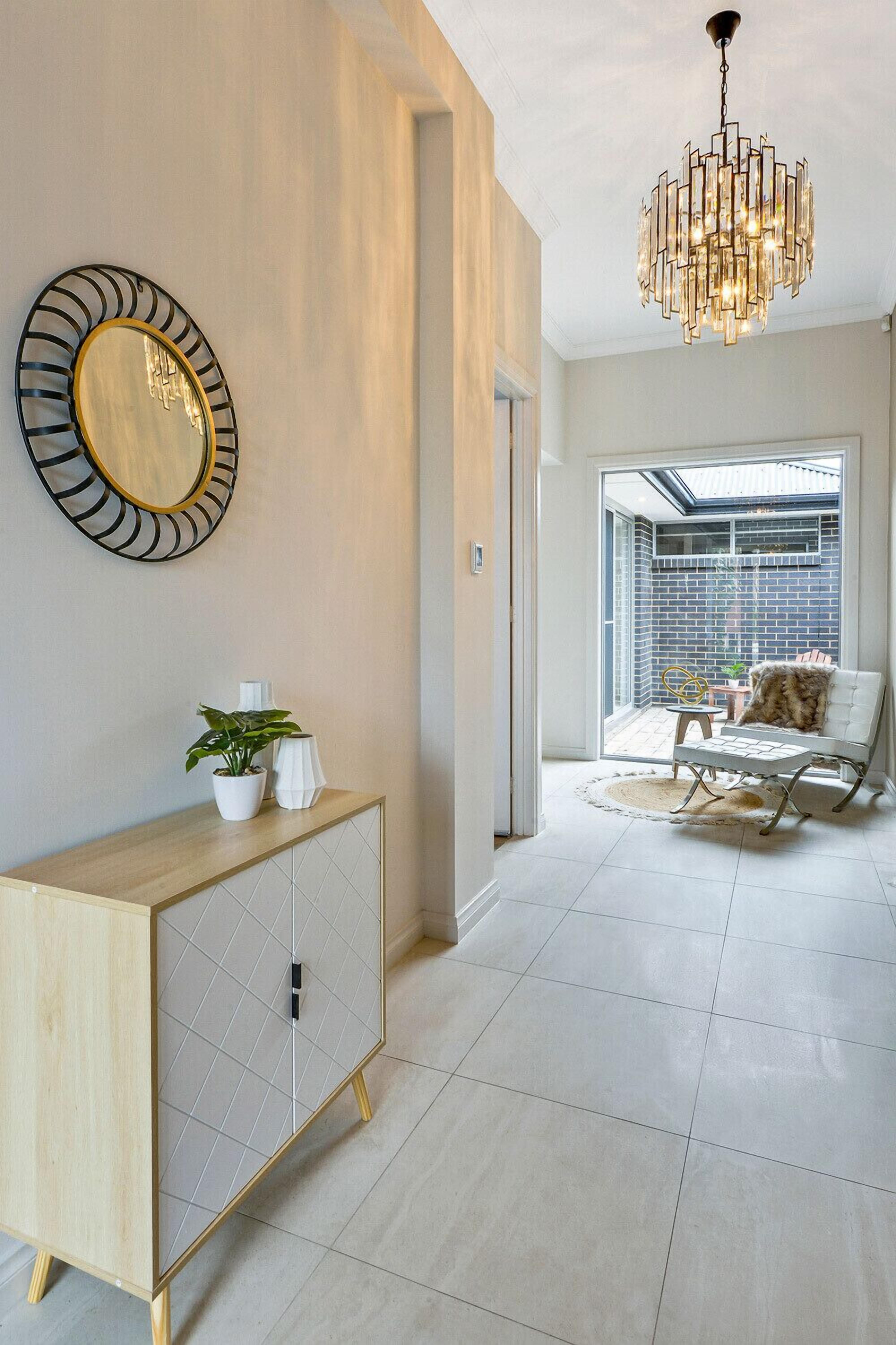 Modern Living in Great Location - Casa Kosma — image 5