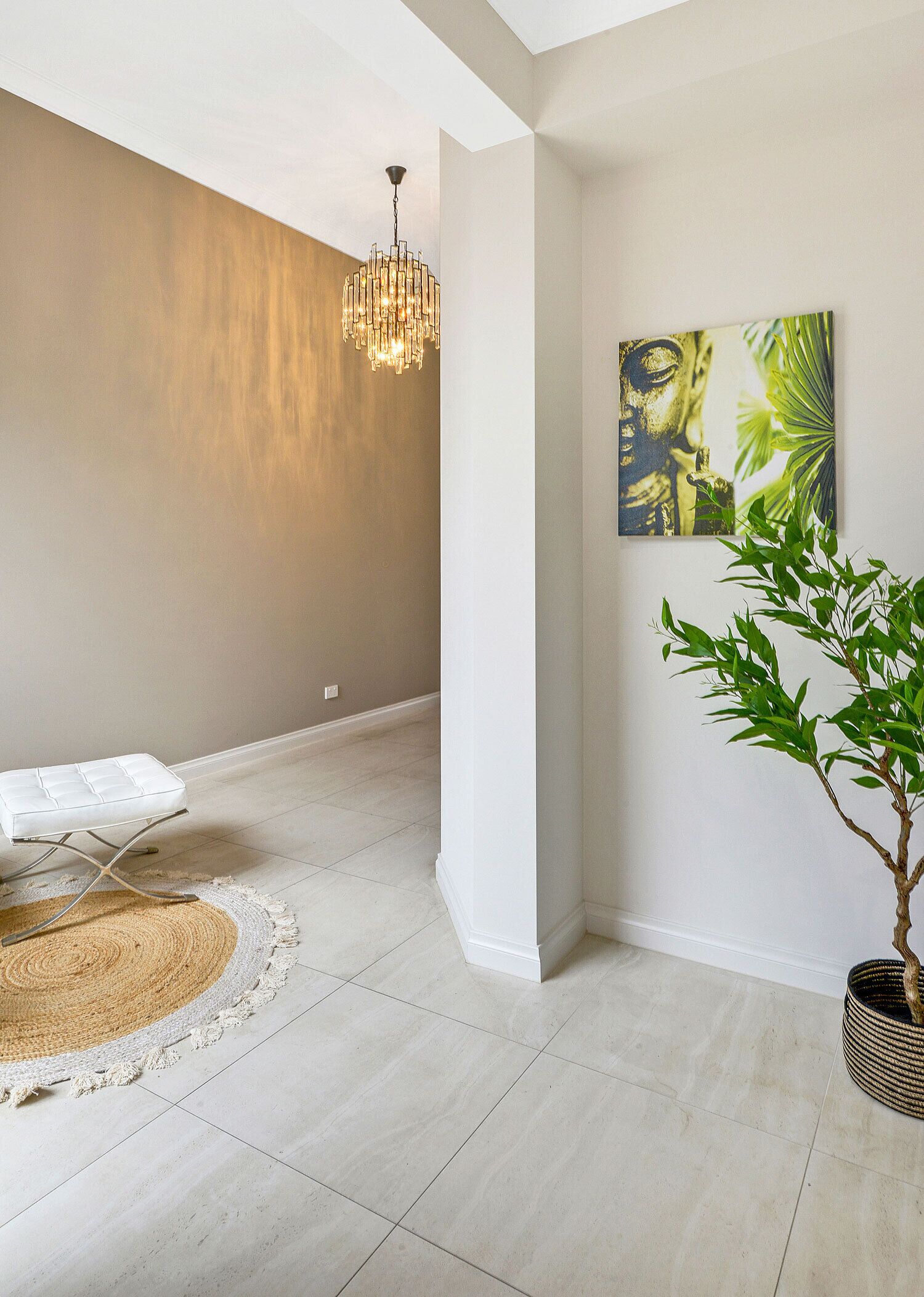 Modern Living in Great Location - Casa Kosma — image 3