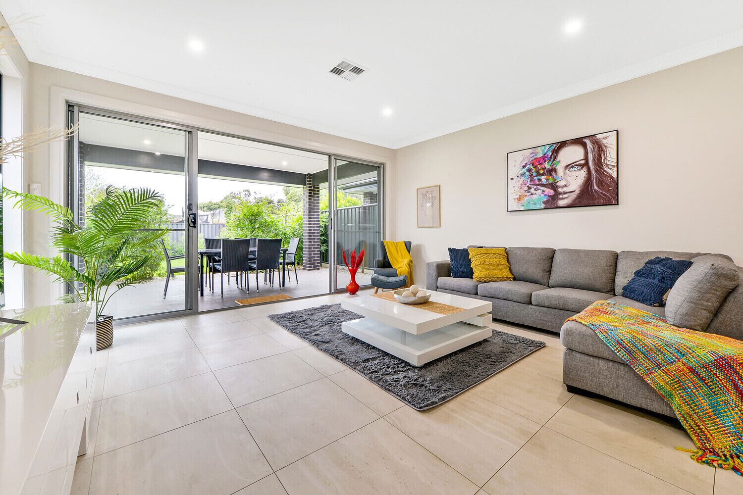 Modern Living in Great Location - Casa Kosma — image 10