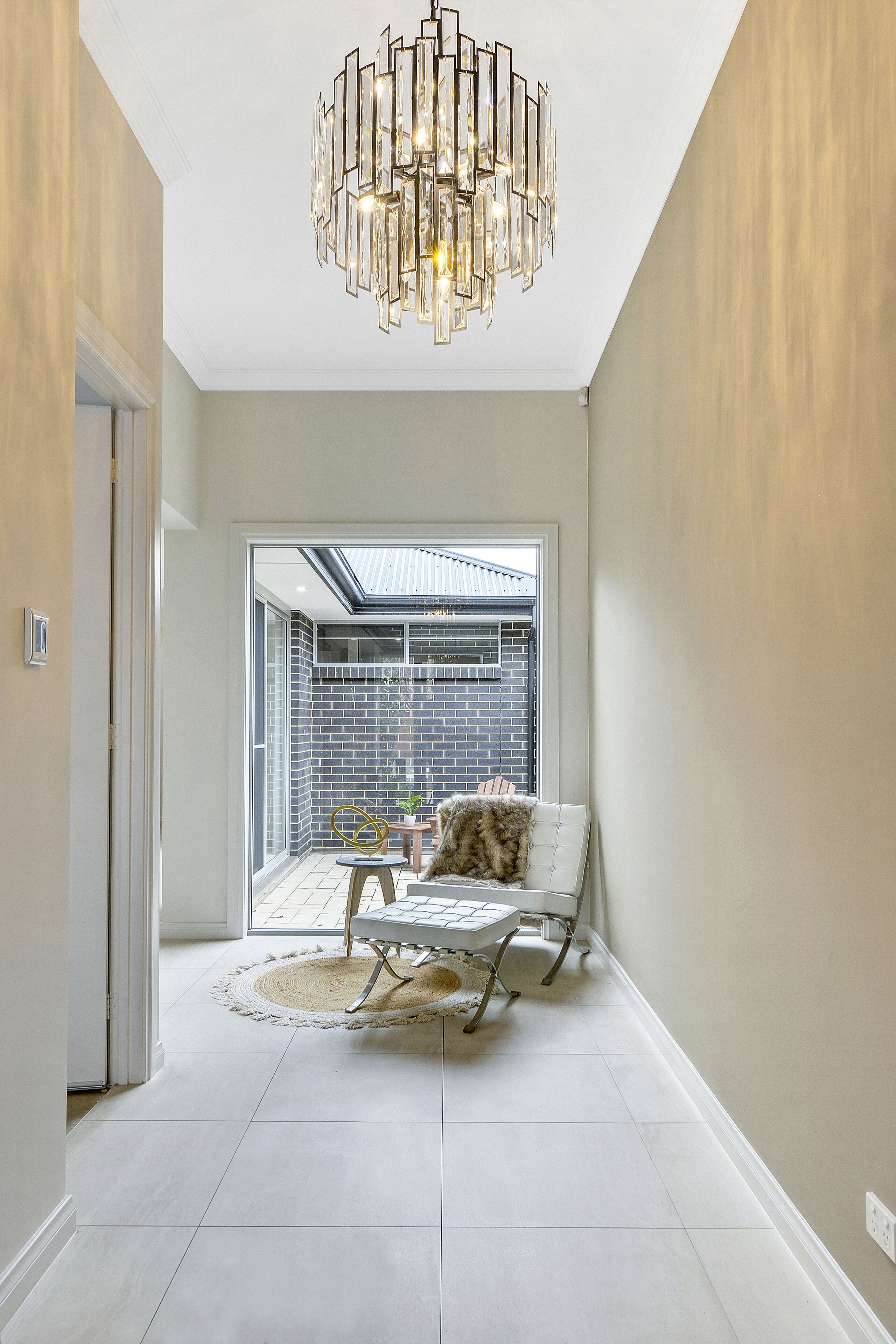 Modern Living in Great Location - Casa Kosma — image 4