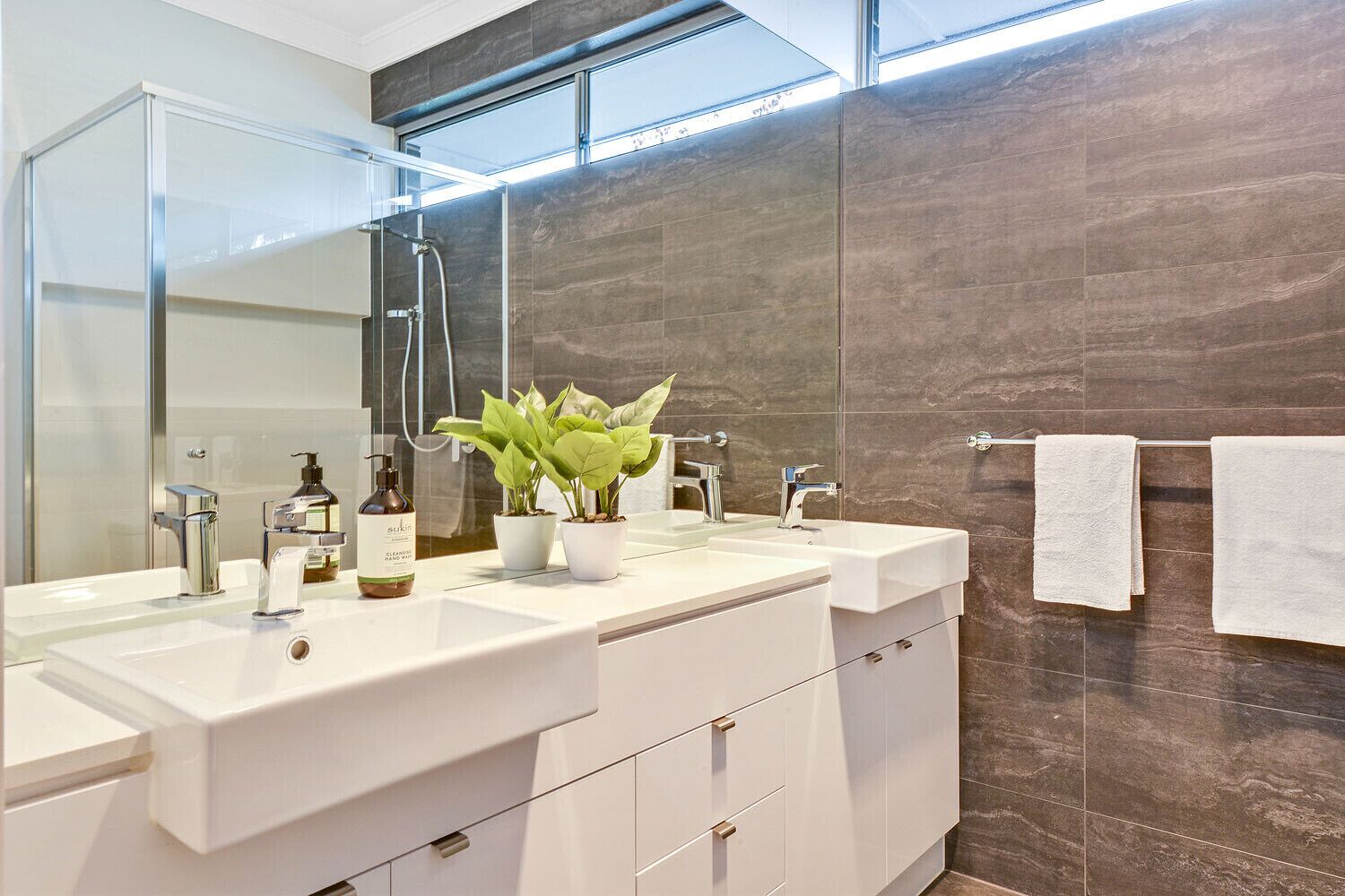 Modern Living in Great Location - Casa Kosma — image 27