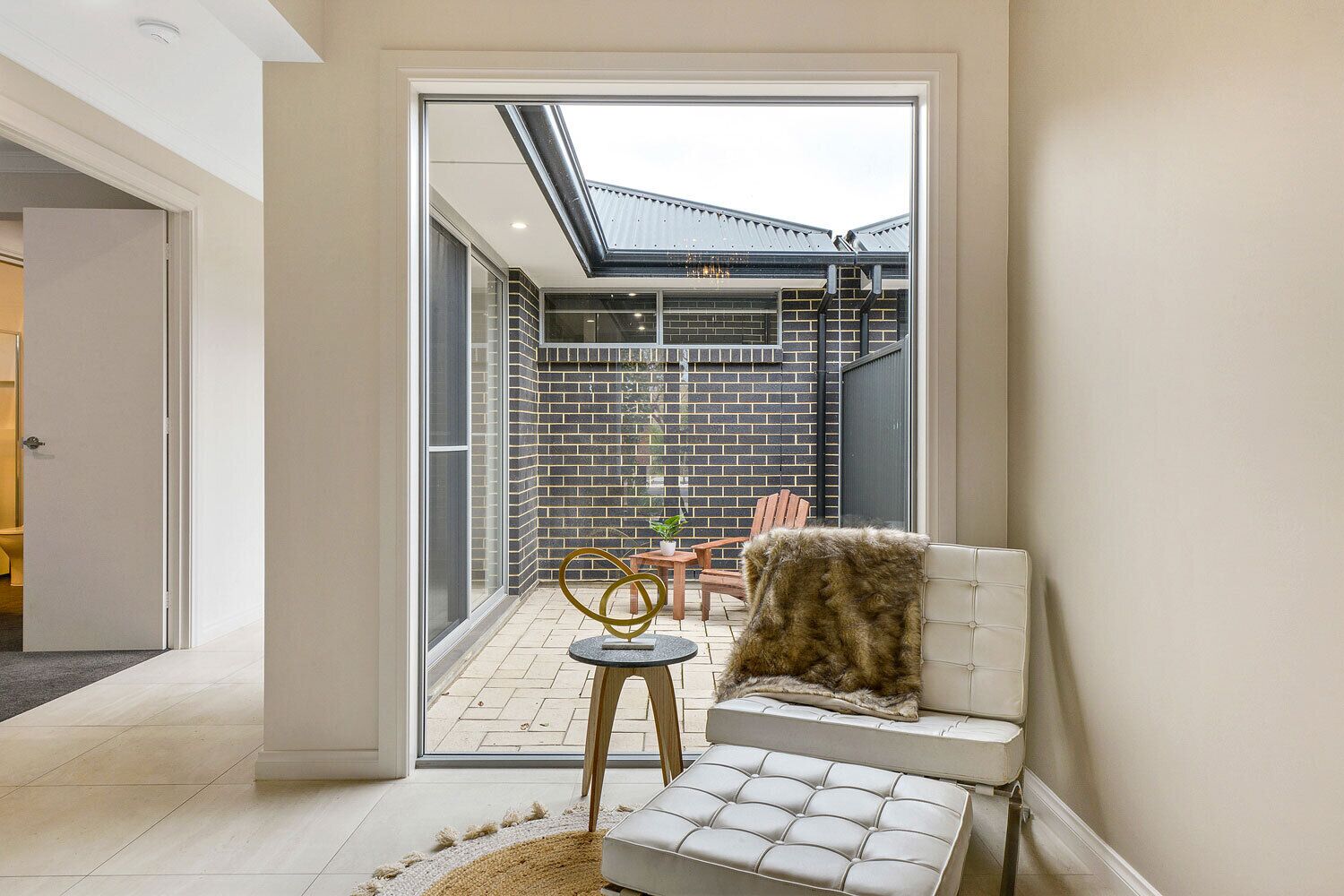 Modern Living in Great Location - Casa Kosma — image 2