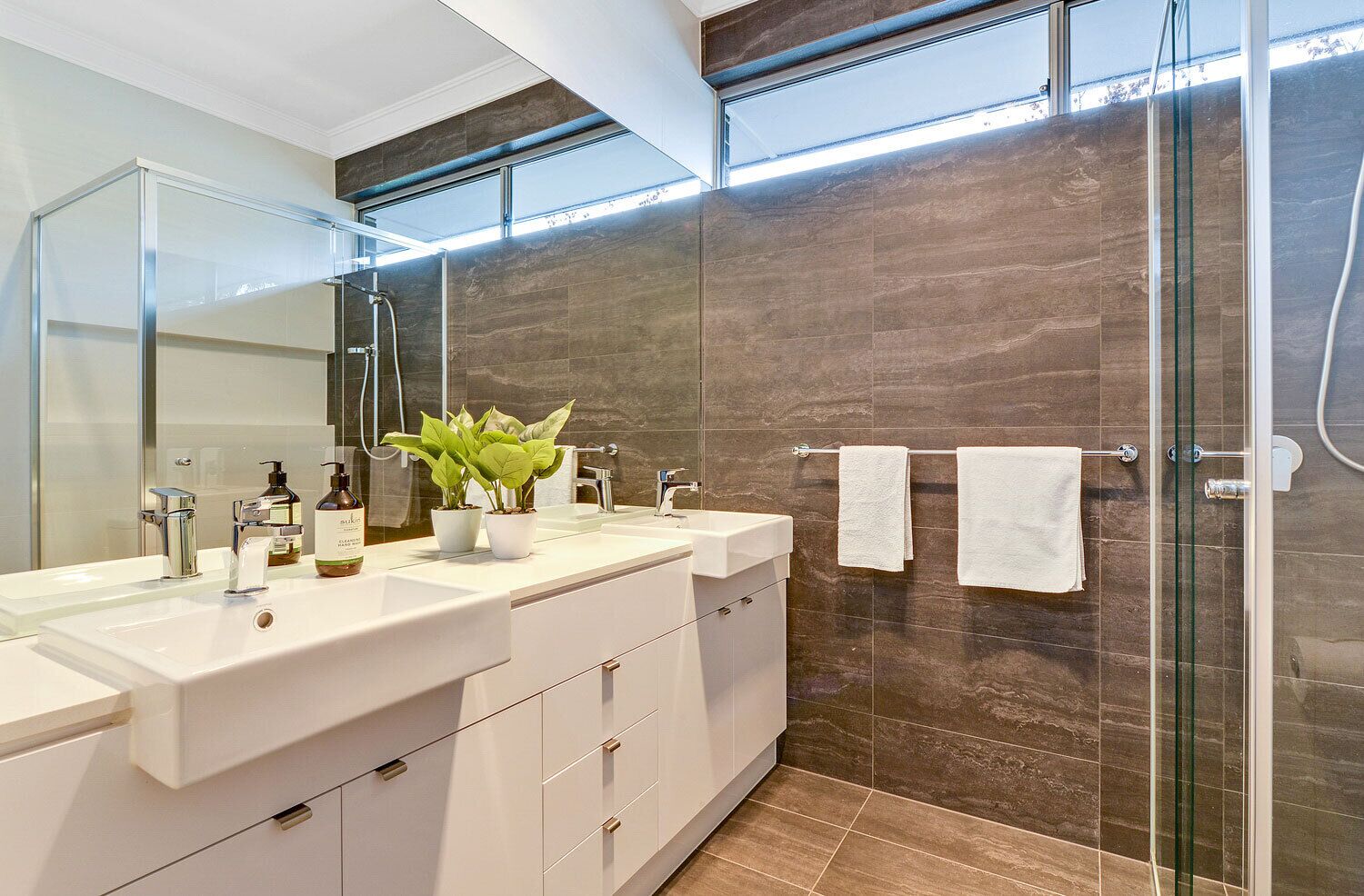 Modern Living in Great Location - Casa Kosma — image 26