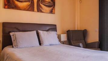 3 bedrooms, iron/ironing board, travel crib, free WiFi