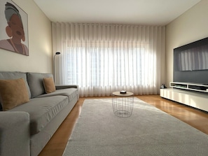 Smart TV - Oceanus Executive Apartamento (Ponta Delgada)