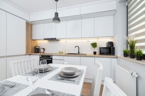 Lägenhet - 2 sovrum - balkong | Eget pentry | Mikrovågsugn, diskmaskin, kaffe- och tebryggare och vattenkokare