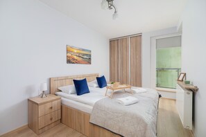 4 bedrooms, bed sheets - Apartment Cystersow Cracow by Renters (Kraków)