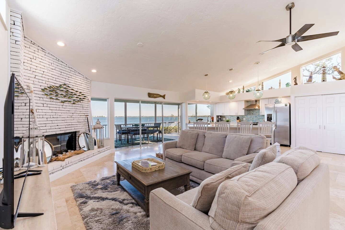 Smart TV, table tennis