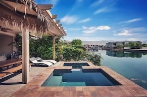 Outdoor pool, a heated pool - 🏝️Chic villa on the lake! 3 bed 3 bath, Golf, bbq & fun in the sun 🌵🏝️🍦👙 (Indio)