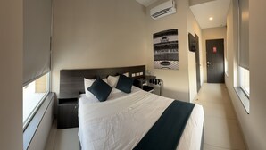 标准房, 1 张大床 | 羽绒被、客房内保险箱、隔音、免费 WiFi