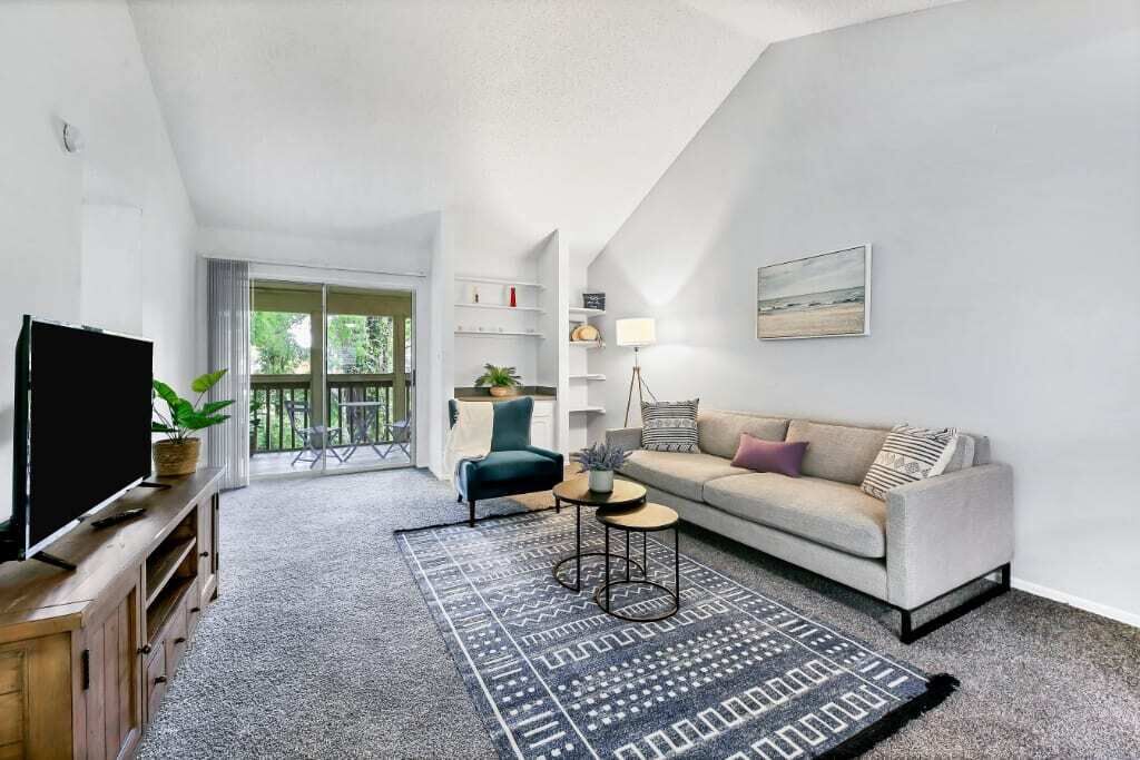 Beautiful 2BR with Gym and Pool