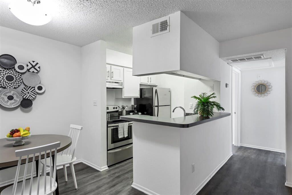 Beautiful Retreat 1BR with Gym & Pool