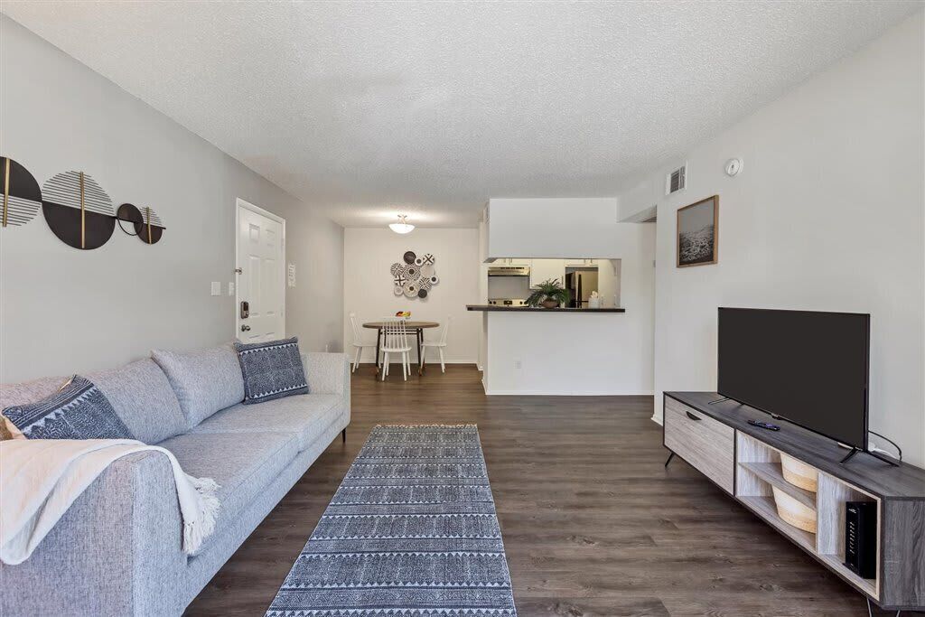 Beautiful Retreat 1BR with Gym & Pool