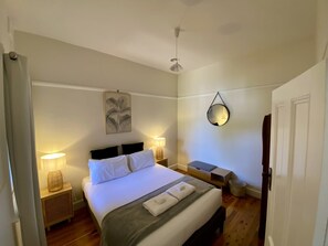 3 bedrooms, laptop workspace, iron/ironing board, WiFi - Roseland Cottage | CBD Heritage (Orange)