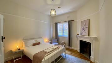 3 habitaciones y espacio para trabajar con laptop