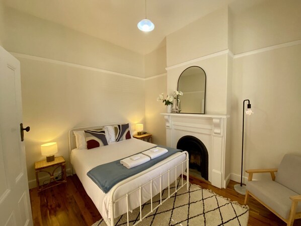 3 quartos, espaço de trabalho para notebook