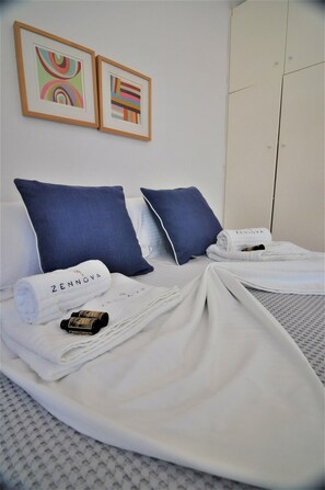 2 habitaciones, decoración personalizada y muebles diferentes