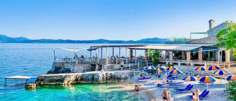 Una spiaggia nelle vicinanze