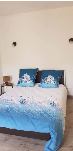 1 chambre, lit parapluie, Wi-Fi gratuit, draps fournis