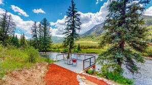Property grounds - 7 bdrm Lodge on Crystal River Bank by Marble CO Sleep 18 (Marble)