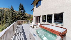 Outdoor spa tub - 7 bdrm Lodge on Crystal River Bank by Marble CO Sleep 18 (Marble)