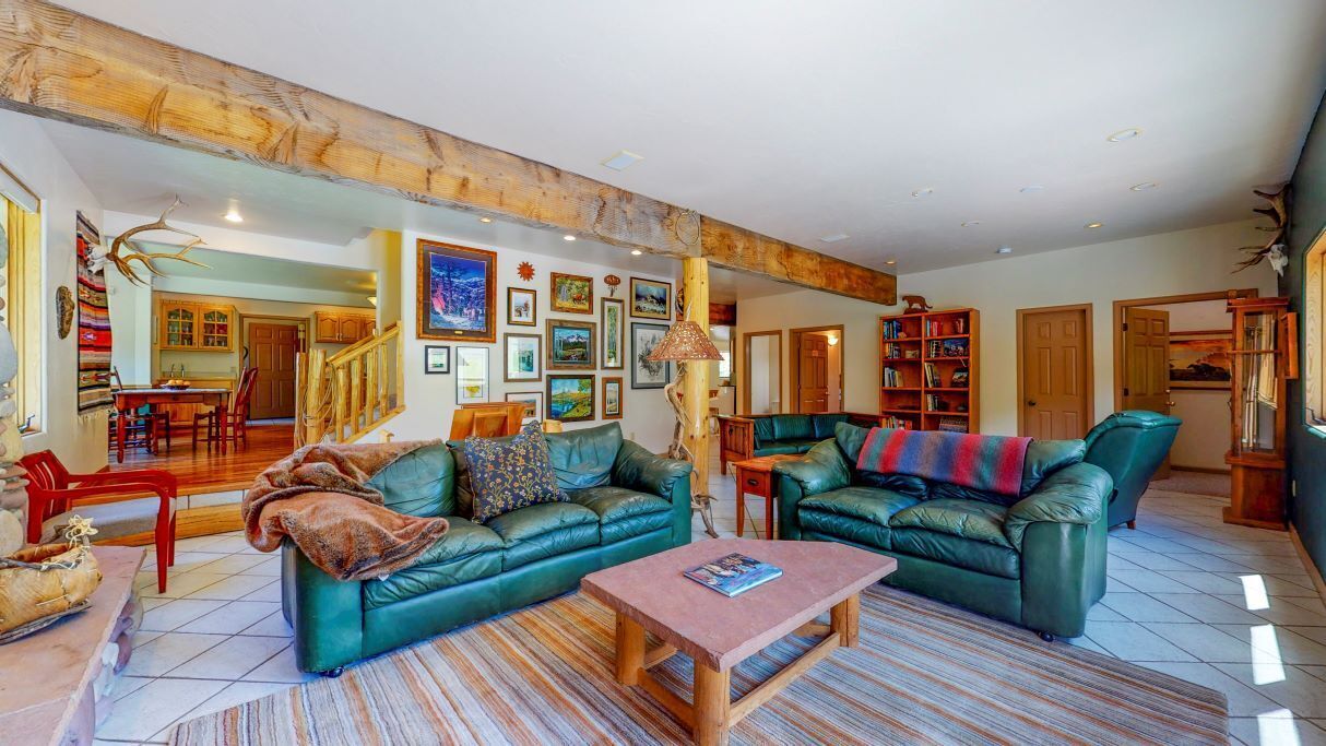 7 bdrm Lodge on Crystal River Bank by Marble CO Sleep 18