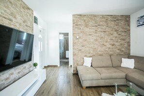 Casa | Área de sala de estar | Televisión de 30 pulgadas con canales digitales 