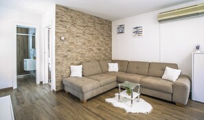 Casa | Área de sala de estar | Televisión de 30 pulgadas con canales digitales 