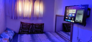 2 bedrooms, WiFi - Golden Apartment with (2 Rooms) 1 Stylish Lounge & a Luxury bedroom (Johannesburg)