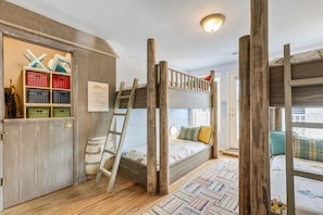 5 habitaciones, tabla de planchar con plancha y cuna de viaje 