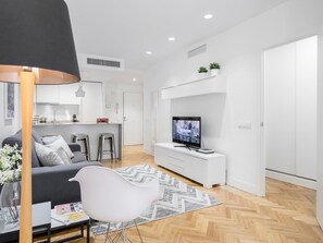Smart TV - Villanueva Apartment II (Madrid)