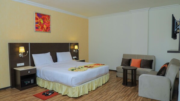 Premium bedding, pillow-top beds, in-room safe, individually decorated