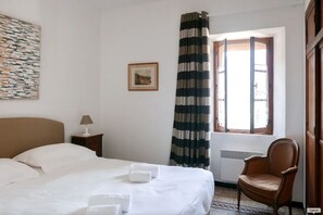 2 chambres, fer et planche à repasser, lit parapluie, Wi-Fi gratuit