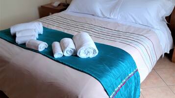 2 Schlafzimmer, Schreibtisch, Bügeleisen/Bügelbrett, kostenloses WLAN