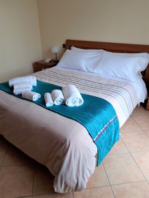 2 Schlafzimmer, Schreibtisch, Bügeleisen/Bügelbrett, kostenloses WLAN