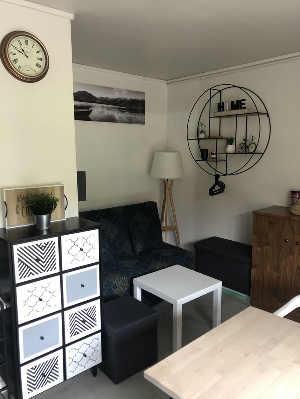 TV - Apt private residence close to all amenities and leisure facilities (La Bourboule)