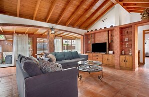 TV - Vacation Home "Las Casitas 28" Near the Beach with Sea View, Pool, Wi-Fi & Terrace (Corralejo)