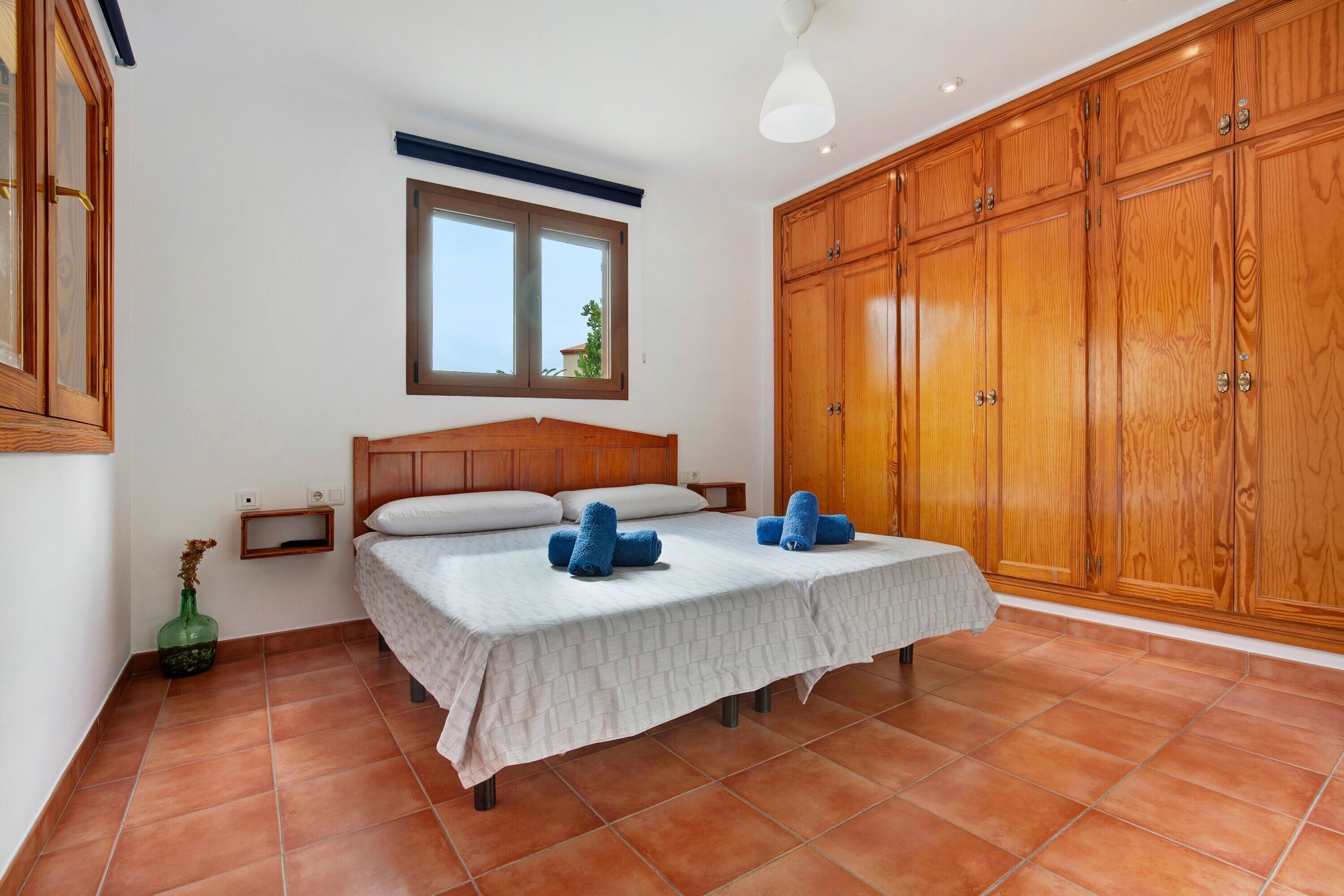 3 slaapkamers, een strijkplank/strijkijzer, gratis wifi, beddengoed