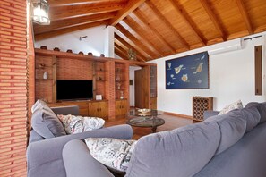TV - Vacation Home "Las Casitas 28" Near the Beach with Sea View, Pool, Wi-Fi & Terrace (Corralejo)