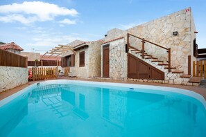 Pool - Vacation Home "Las Casitas 28" Near the Beach with Sea View, Pool, Wi-Fi & Terrace (Corralejo)
