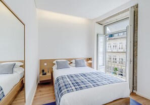 Decoración personalizada, muebles diferentes y cortinas blackout 