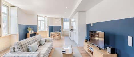 Deluxe Apartment, 1 Bedroom, City View | Living area