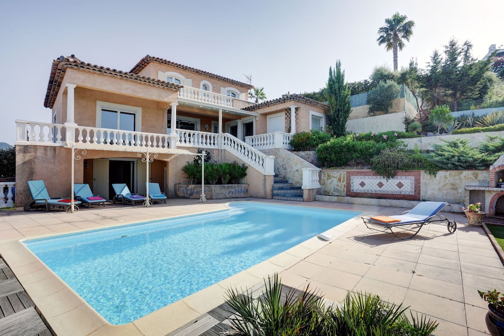 Villa Exclusive Dans L'esterel Frais et Calme à Frejus