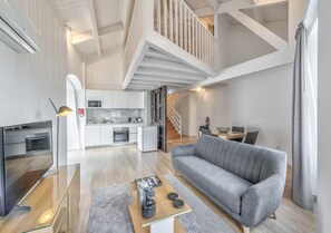 Comfort Apartment, 2 Bedrooms, Kitchen | Living area - Oporto Comfort Dom Hugo (Porto)