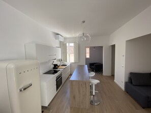 Kühlschrank, Ofen, Herdplatte, Geschirrspüler