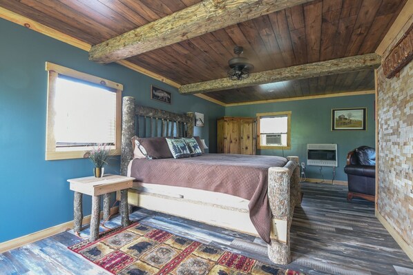 1 bedroom, WiFi, bed sheets - Cabin on Mountain Farm with farm animals (Flat Rock)