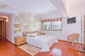 2 chambres, fer et planche à repasser, Wi-Fi gratuit, draps fournis
