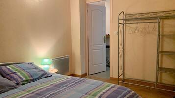 3 Schlafzimmer, BĂŒgeleisen/BĂŒgelbrett, Reisekinderbett